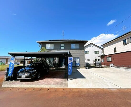 住宅：三条市西本成寺｜築27年5LDK リノベ物件 角地 前面道路7.3ｍ 駐車5台分 利便性良好